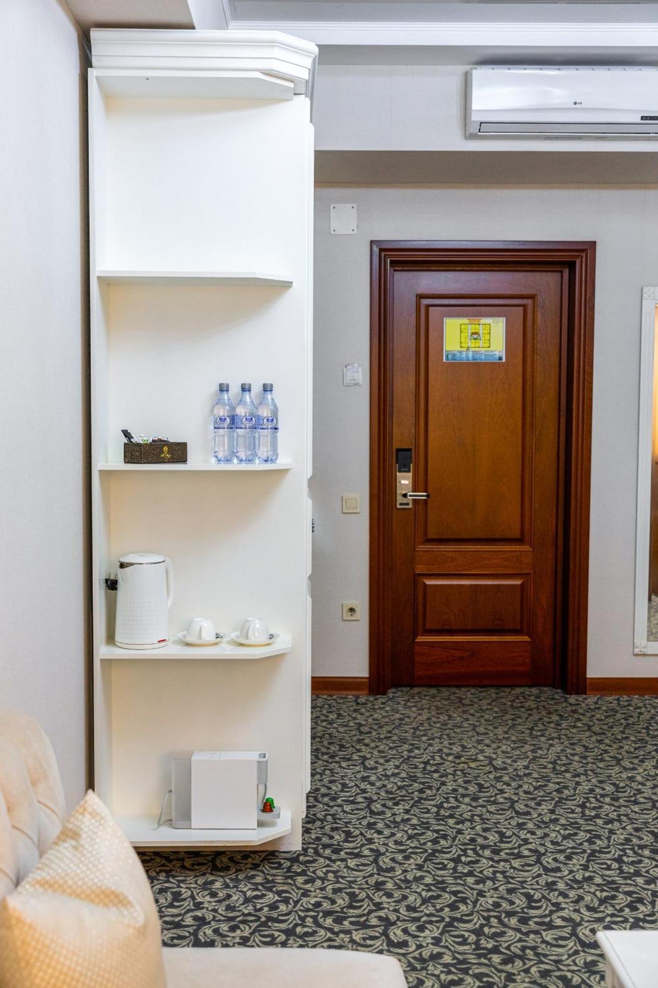Plaza Hotel Алматы Экстерьер фото