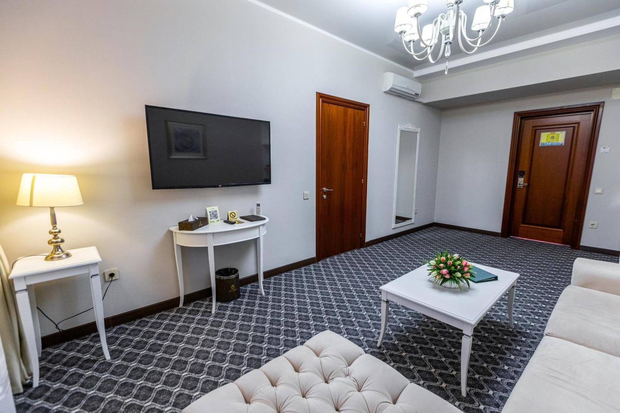 Plaza Hotel Алматы Номер фото
