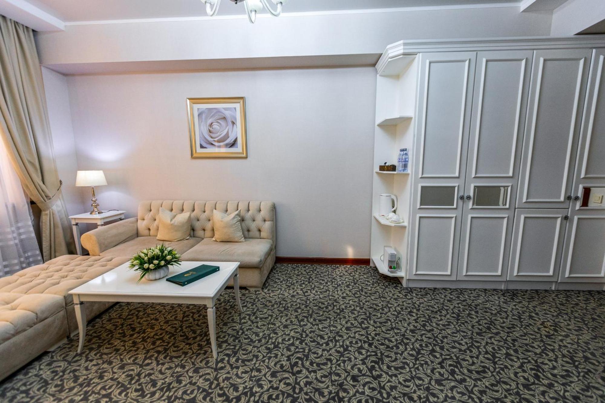 Plaza Hotel Алматы Номер фото