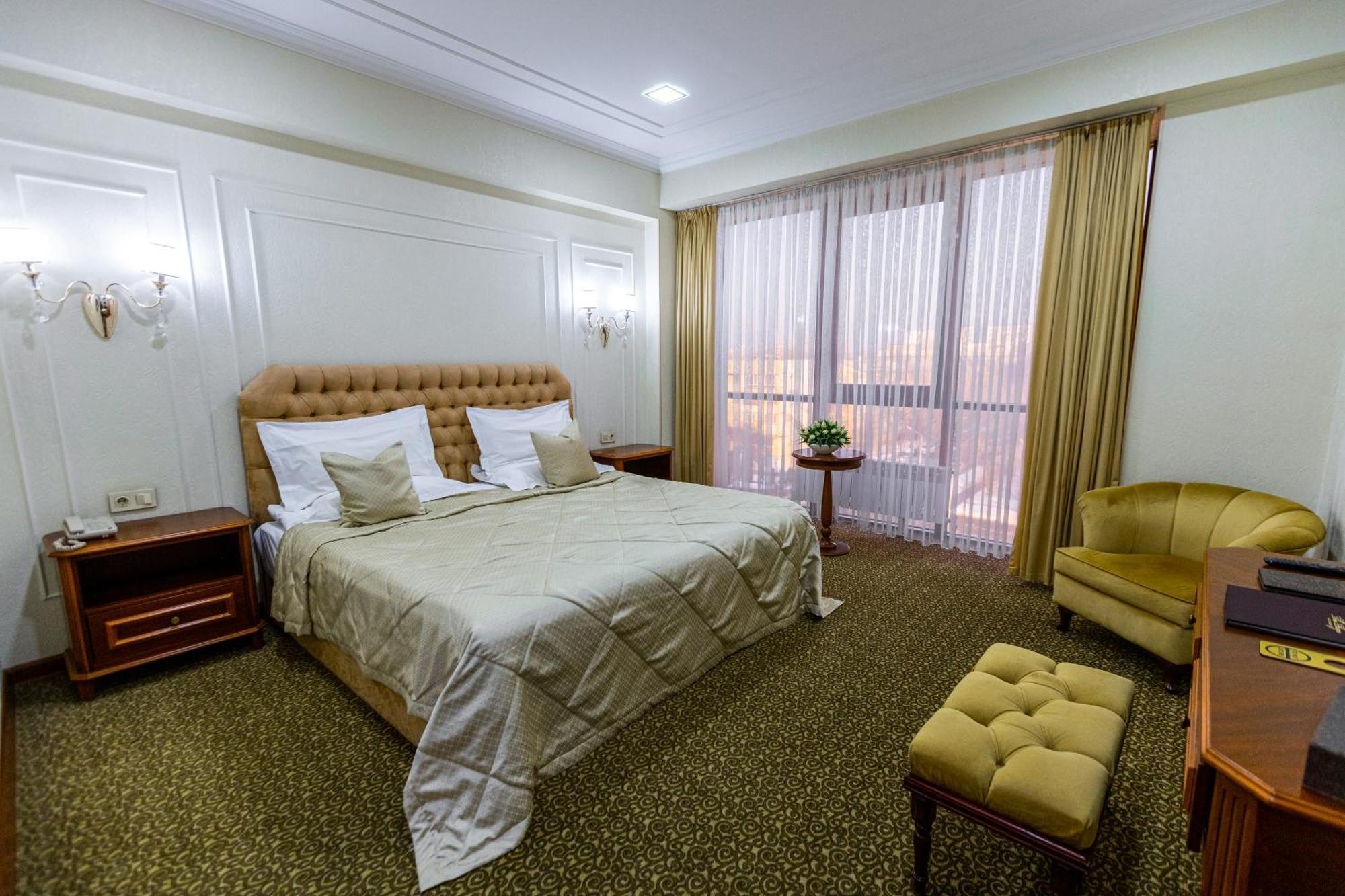 Plaza Hotel Алматы Экстерьер фото