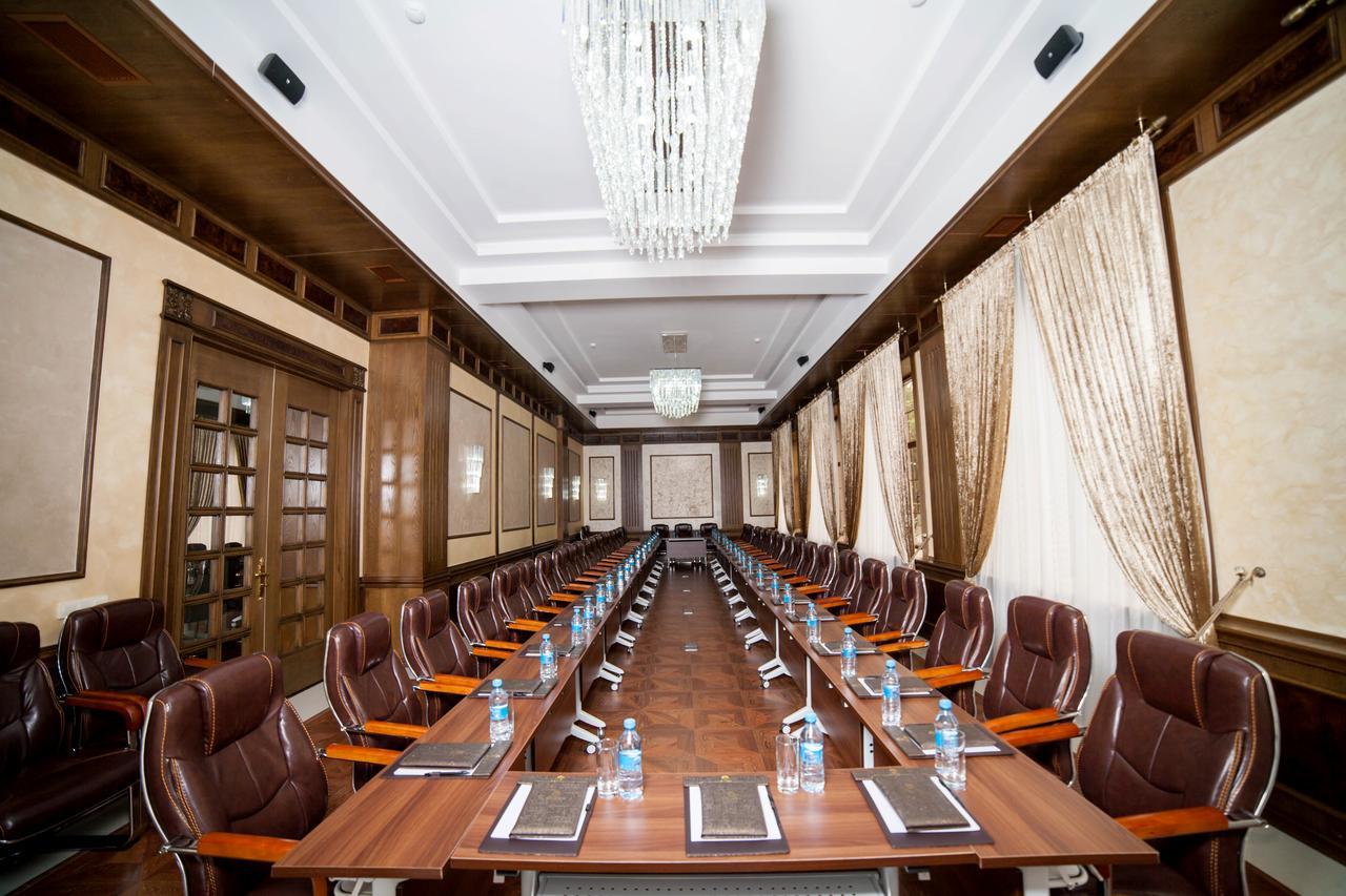 Plaza Hotel Алматы Экстерьер фото